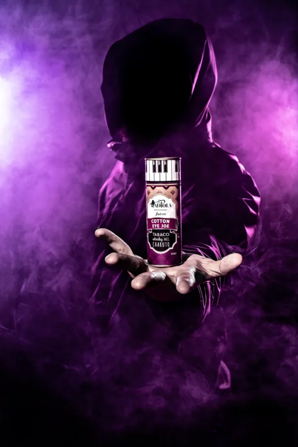 Radiola Cotton Eye Joe em fumaca roxa, juice nacional sabor tabaco com whisky e mel