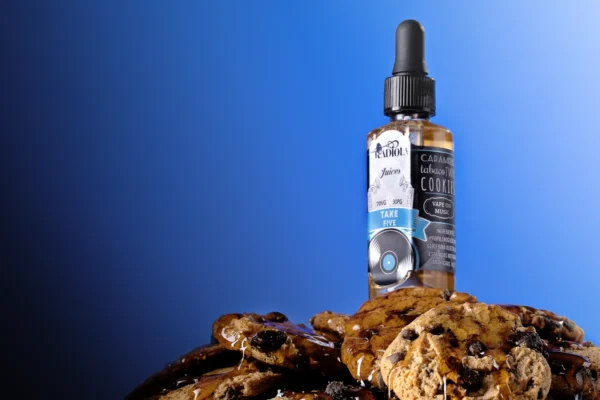 Radiola Take Five sobre cookies, juice nacional sabor caramelo e tabaco